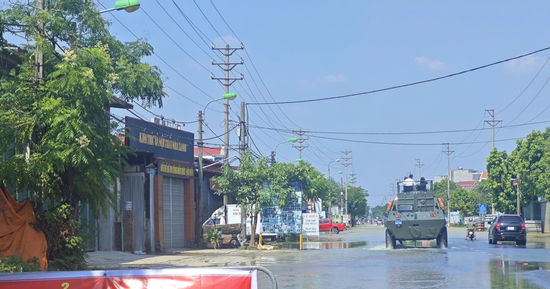 Bộ Công an huy động xe đặc chủng hỗ trợ người dân ngoại thành Hà Nội