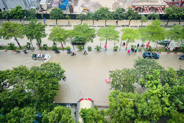 Mưa ngập lịch sử và cuộc chạy đua sinh tử của bệnh nhân ung thư máu