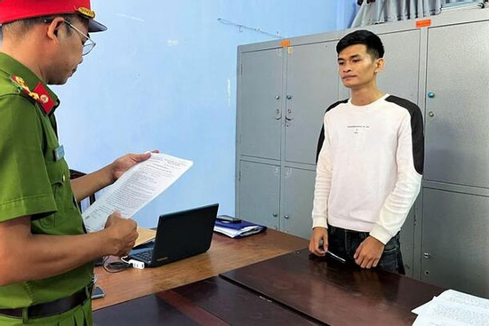 Khởi tố thanh niên vừa đánh thai phụ vừa hỏi ‘biết tao là ai không’