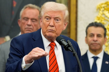 Ông Trump tuyên bố áp thêm thuế 100% với Trung Quốc