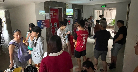 Chung cư ở TPHCM cháy giữa trưa, mùi khét xộc xuống căn hộ tầng dưới
