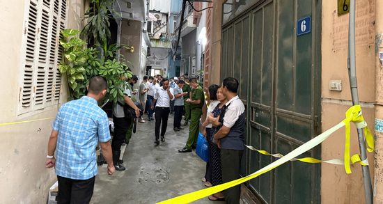 Vụ cháy 5 người chết ở Hà Nội: Hàng xóm kể chi tiết 2 xe máy bốc cháy, phun lửa