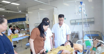 Tình trạng sức khỏe 20 nạn nhân vụ lật xe khách làm 3 người tử vong ở Lào Cai