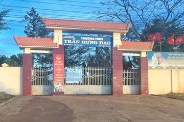 Người đàn ông xông vào trường túm cổ áo, đánh nam sinh lớp 6