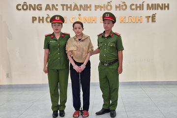 Vì sao Ngân 98 bị còng tay, chân khi bị khởi tố, bắt tạm giam?