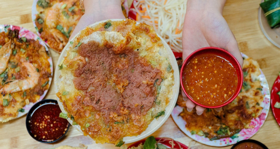 Khách Mỹ ngỡ ngàng với món đặc sản Việt Nam thơm ngon chế biến chỉ 20 giây