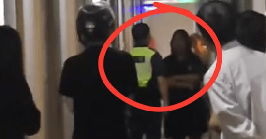 Đi công tác cùng vợ, người đàn ông ngang nhiên ngoại tình ngay phòng bên cạnh