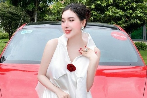 Ngân 98 vừa bị bắt, Ngân Collagen liền bị 'khui' phông bạt chuyện kinh doanh