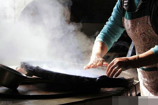 Người phụ nữ 60 tuổi đột tử sau bữa tối! Bác sĩ cảnh báo: Sau khi ăn no, dù có buồn ngủ hay mệt cũng đừng vội làm 4 việc này!