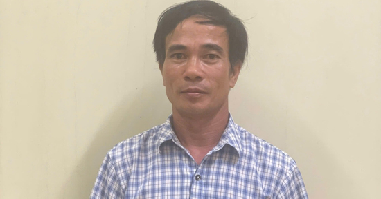 Tạm giữ người đàn ông cầm bút đòi chọc vào mặt nữ bác sĩ