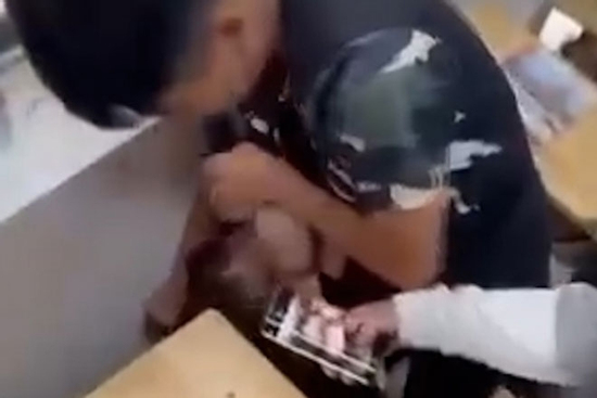 Công an vào cuộc vụ nam sinh ở Nghệ An đánh nhau với bạn nữ ngay trong lớp học