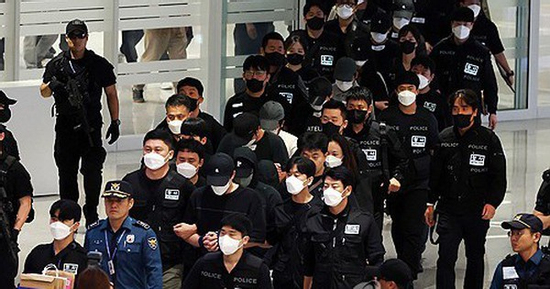 Được đưa về từ Campuchia, 64 người Hàn Quốc vào thẳng đồn cảnh sát