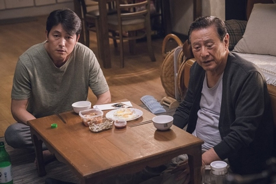 Con trai bị mẹ bỏ rơi lúc 6 tuổi, 20 năm sau bà ấy quay về trong bệnh tật, hành động của con khiến tôi chết lặng