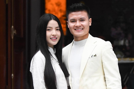 Vợ chồng Quang Hải hành động xôn xao sau khi chi khủng ủng hộ đồng bào vùng lũ
