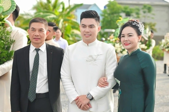 Bố chồng Hoa hậu Đỗ Thị Hà tài giỏi và giàu có cỡ nào?