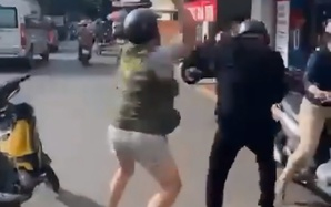 Người đàn ông chặn xe đánh người, hỏi: 'Mày biết tao là ai không?'