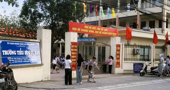 Trường ở Hà Nội yêu cầu học sinh mang cơm trưa, nhiều phụ huynh cho con nghỉ học