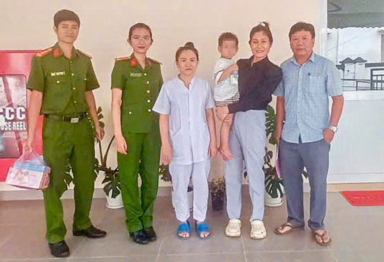 Mẹ của bé trai 4 tuổi bị bỏ rơi ở Nha Trang đã liên lạc để nhận lại con
