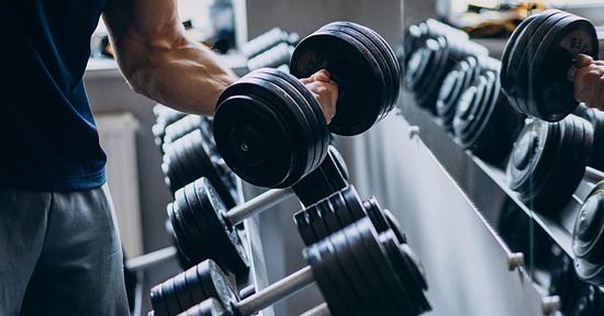 Nam thanh niên cấp cứu khi tập gym 2 giờ/ngày