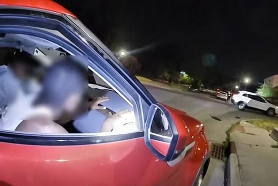 Tài xế Mỹ bắn chết người bấm còi giục đi tại đèn xanh