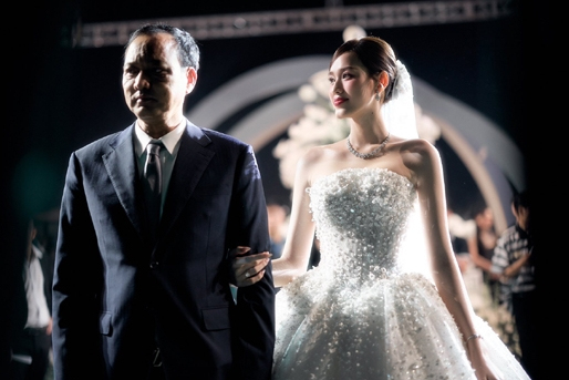 Dòng viết của Đỗ Thị Hà sau hôn lễ tại Quảng Trị khiến khán giả xúc động