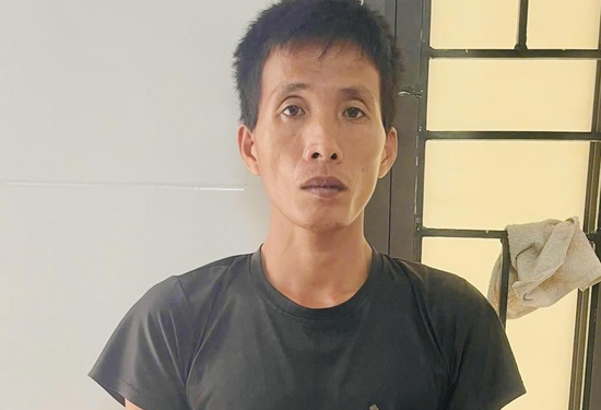 Khởi tố cha dượng dùng búa đinh bạo hành bé gái lớp 5