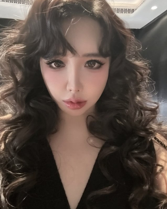 Park Bom nói Yang Hyun Suk nợ '700.000 tỷ USD', thực hư ra sao?