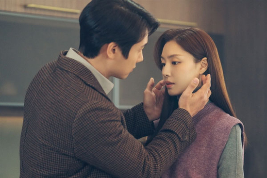 Vợ đi làm về khuya, chồng nghi ngờ ngoại tình, đến khi biết lý do thật thì chết lặng