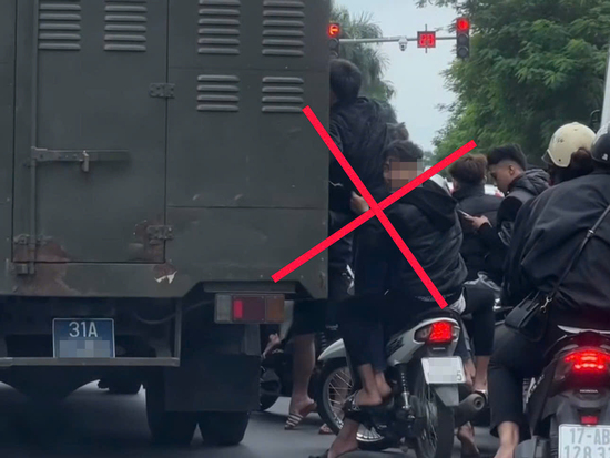 Công an xác minh nhóm thanh niên 'đầu trần' đi mô tô bám theo xe chở phạm nhân