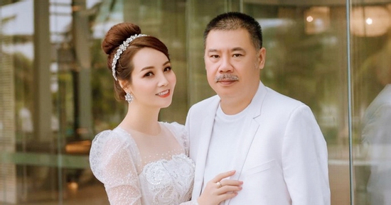 Hôn nhân viên mãn của 'cô Trúc' phim 'Những ngọn nến trong đêm' sau 23 năm lấy chồng doanh nhân