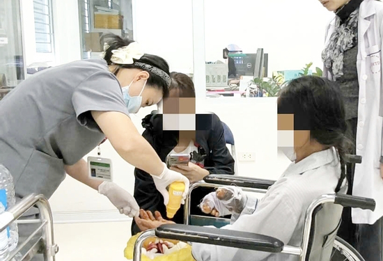 Người phụ nữ bị chó Becgie 30kg cắn rách tay