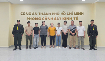 Phá đường dây sản xuất hàng chục nghìn chai nước hoa giả thương hiệu nổi tiếng
