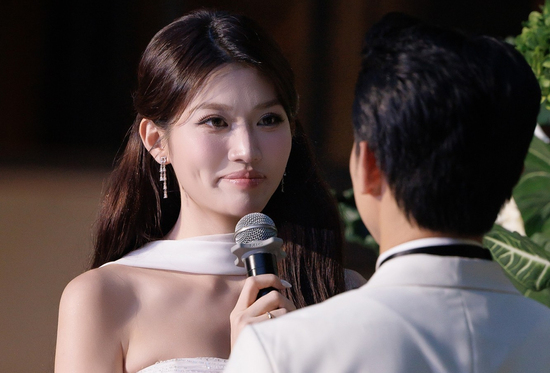 Lễ cưới Á hậu Quỳnh Châu và CEO khách sạn