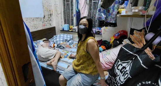 Cuộc sống khốn khổ ở những ngôi nhà siêu nhỏ, 4 người chen chúc trong 7m2