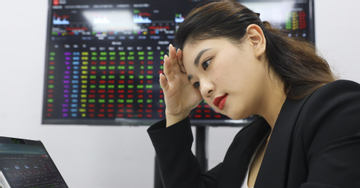 Điều gì khiến thị trường chứng khoán mất gần 5 tỷ USD trong 30 phút?