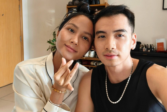 H'Hen Niê ngỡ ngàng vì bị đồn... suýt chết