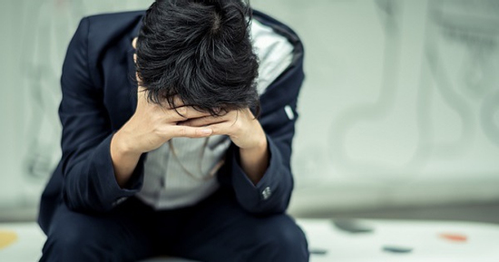 Đưa bố già bệnh tật vào viện dưỡng lão, nửa năm sau, tôi rơi nước mắt khi đọc dòng chữ do ông viết