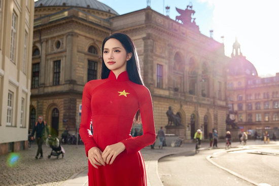 Hương Giang ủng hộ bà con miền Trung khắc phục bão lũ số tiền gây choáng