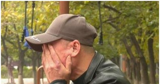 Người đàn ông U60 tìm lại mối tình đầu để trả nợ ân tình, được vợ ủng hộ