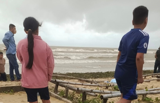 Phát hiện thi thể bé gái sơ sinh trôi dạt vào bờ biển