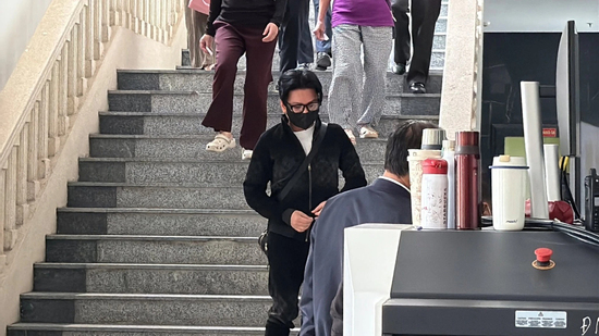 Vụ đánh bạc ở khách sạn Pullman: Ca sĩ Vũ Hà xuất hiện tại tòa với tư cách bị cáo