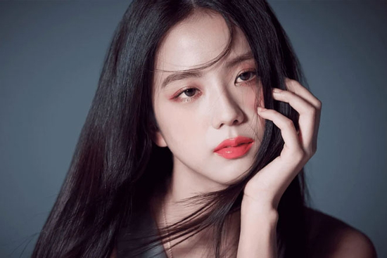 Bí quyết giữ làn da không tuổi của Jisoo (BLACKPINK): 5 thói quen nhỏ nhưng hiệu quả lớn