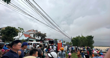 Đà Nẵng: Chìm ghe chở 9 người đi đám tang, 1 người mất tích