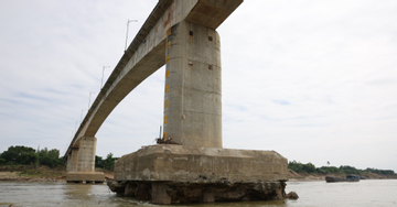 Diễn biến mới nhất vụ trụ cầu ở Phú Thọ xuất hiện cảnh tượng 'rợn người'