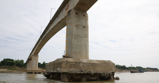 Diễn biến mới nhất vụ trụ cầu ở Phú Thọ xuất hiện cảnh tượng 'rợn người'