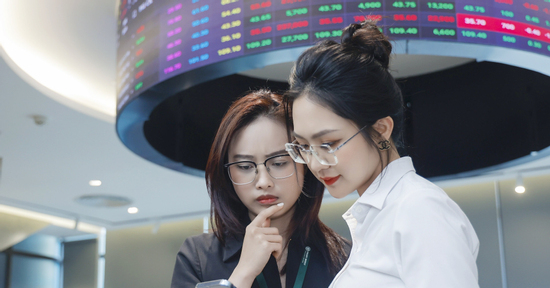 Dòng tiền bất ngờ kéo VN-Index từ đáy lên đỉnh, chứng khoán ‘hồi sinh’ 10 tỷ USD