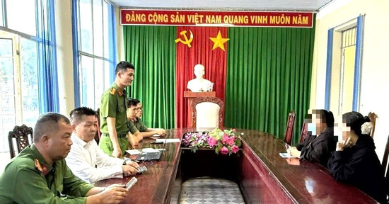 Hóng chuyện ở chợ rồi lên Facebook 'buôn', hai phụ nữ bị xử lý