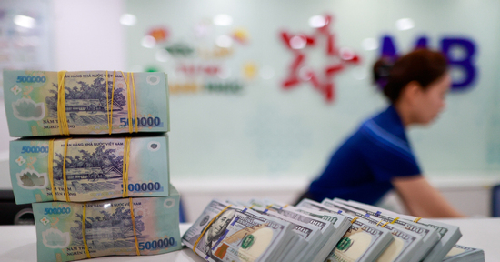 Lãi suất ngân hàng hôm nay 29/10/2025: Dồn dập cộng thêm lãi suất cho người gửi tiền