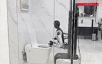 Robot Trung Quốc khiến thế giới sững sờ: Từ cọ bồn cầu đến chơi đàn piano như nghệ sĩ