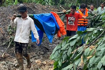 Sạt lở đất vùi lấp 5 người ở Đà Nẵng, 3 nạn nhân bị thương nặng